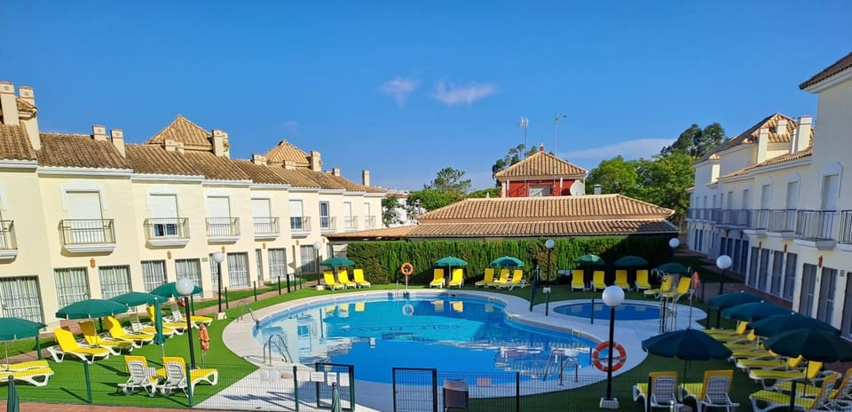 Day, Swimming pool, sunbed