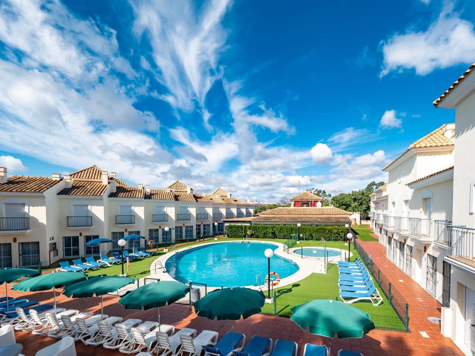 Day, Swimming pool, sunbed