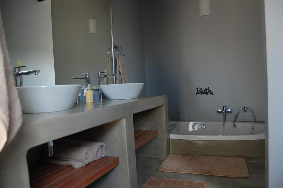 Bathroom, Bath, towels