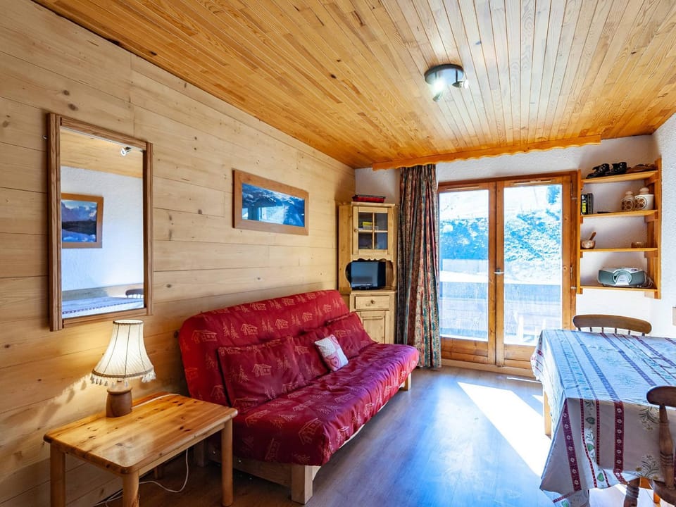 Charmant appart avec balcon, ski-in/ski-out, Méribel - FR-1-355-30 Apartment in Les Allues