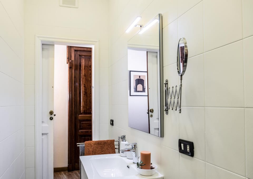 Bathroom, towels