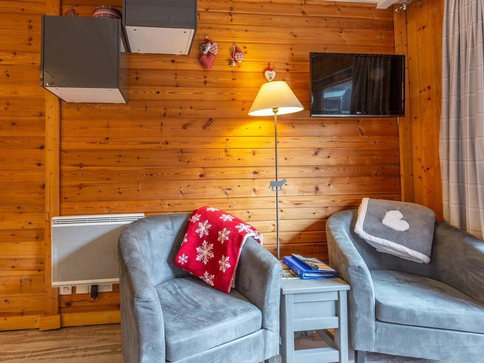 Charmant Duplex 6 Pers, Proche Pistes, Esprit Chalet, Sud-Ouest, Balcon, WiFi, Méribel - FR-1-355-130 Apartment in Les Allues