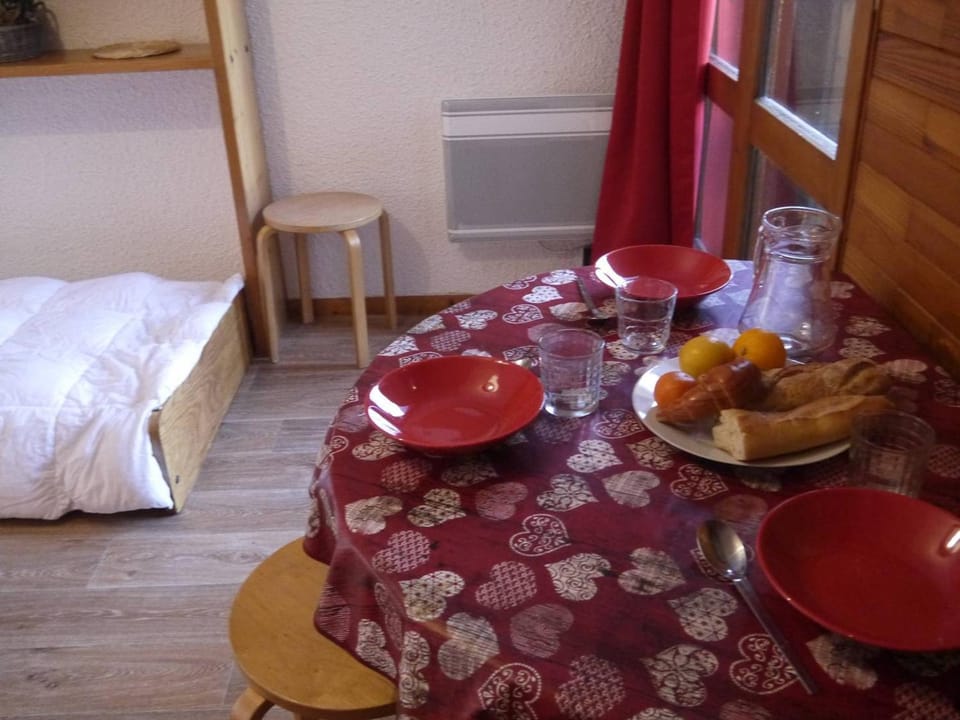 Chalet cosy aux pieds des pistes, proche commerces, Méribel Mottaret - FR-1-355-131 Apartment in Les Allues
