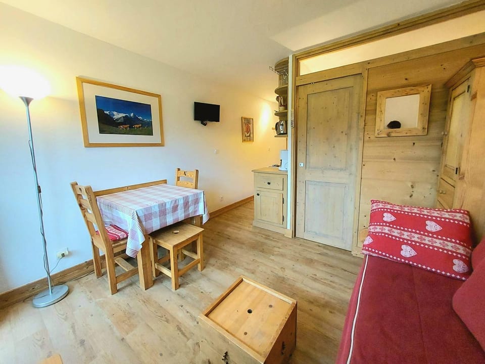 Studio-cabine rénové, balcon sud, pieds des pistes, 4 pers, Plagne Villages - FR-1-351-29 Cabin in Mâcot-la-Plagne