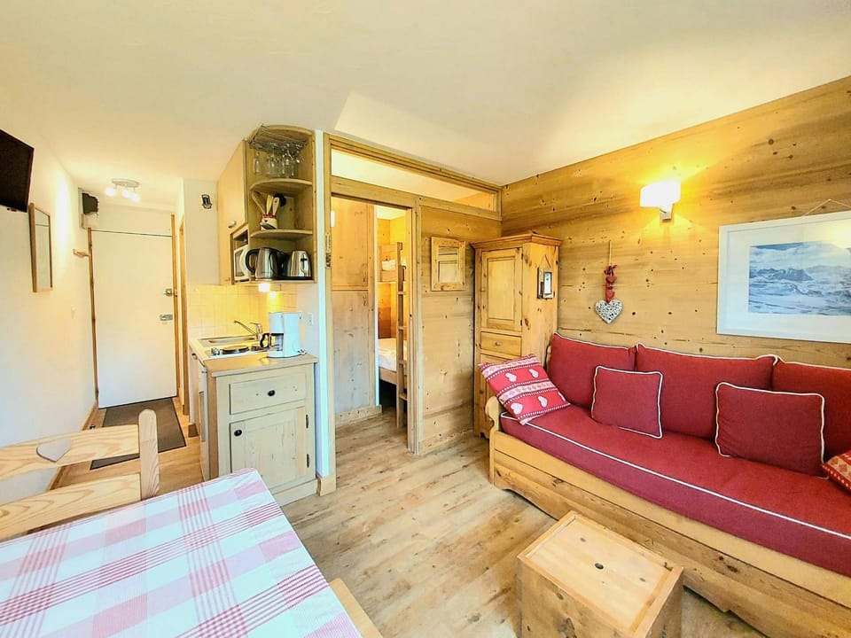 Studio-cabine rénové, balcon sud, pieds des pistes, 4 pers, Plagne Villages - FR-1-351-29 Cabin in Mâcot-la-Plagne