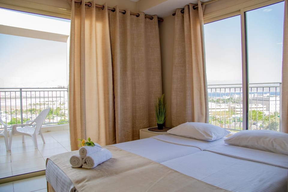 City view, Sea view