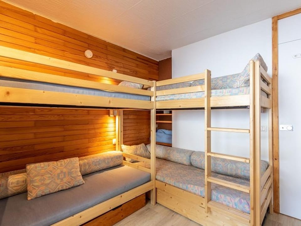 Studio rénové 4 pers, balcon, centre Plagne Bellecôte - FR-1-351-65 Apartment in Mâcot-la-Plagne