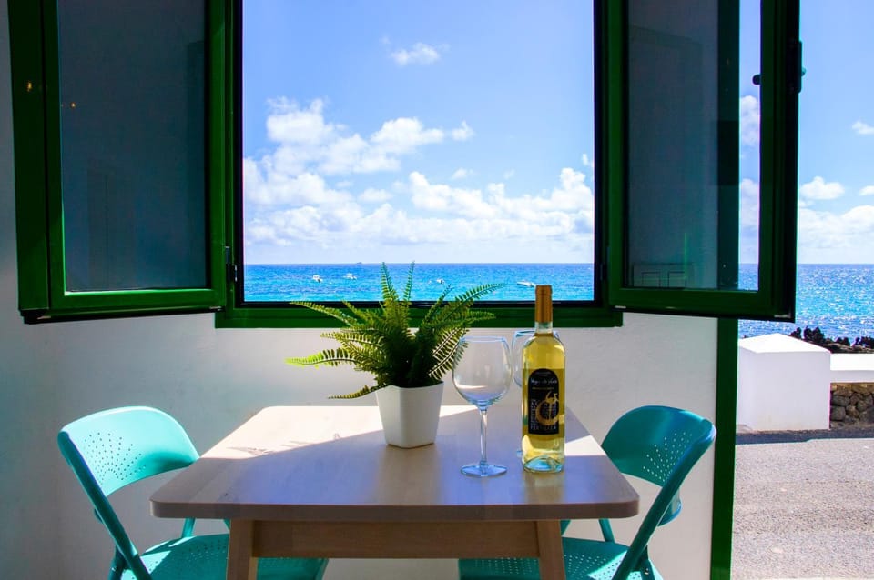 Dining area, Sea view, Alcoholic drinks