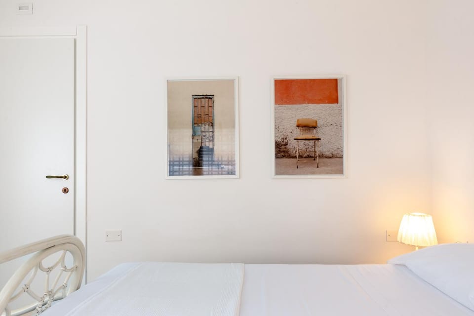 Bed, Decorative detail, Bedroom