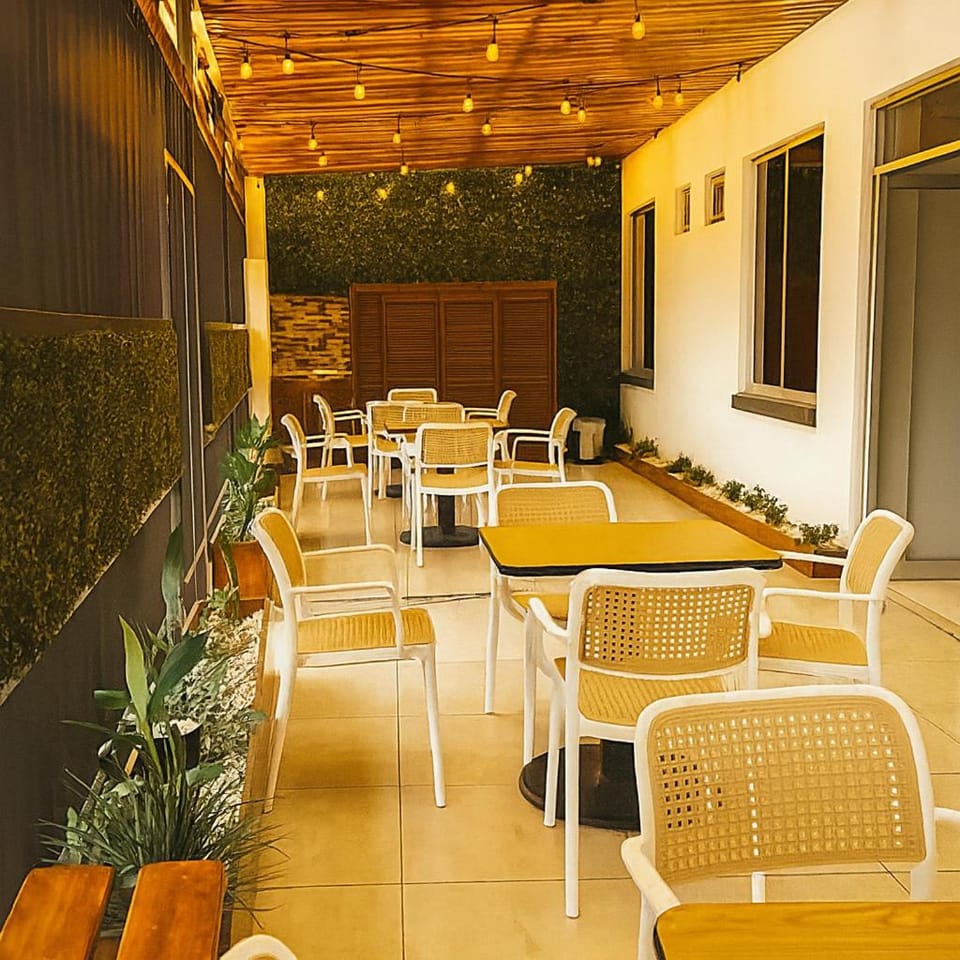 Seating area, Breakfast