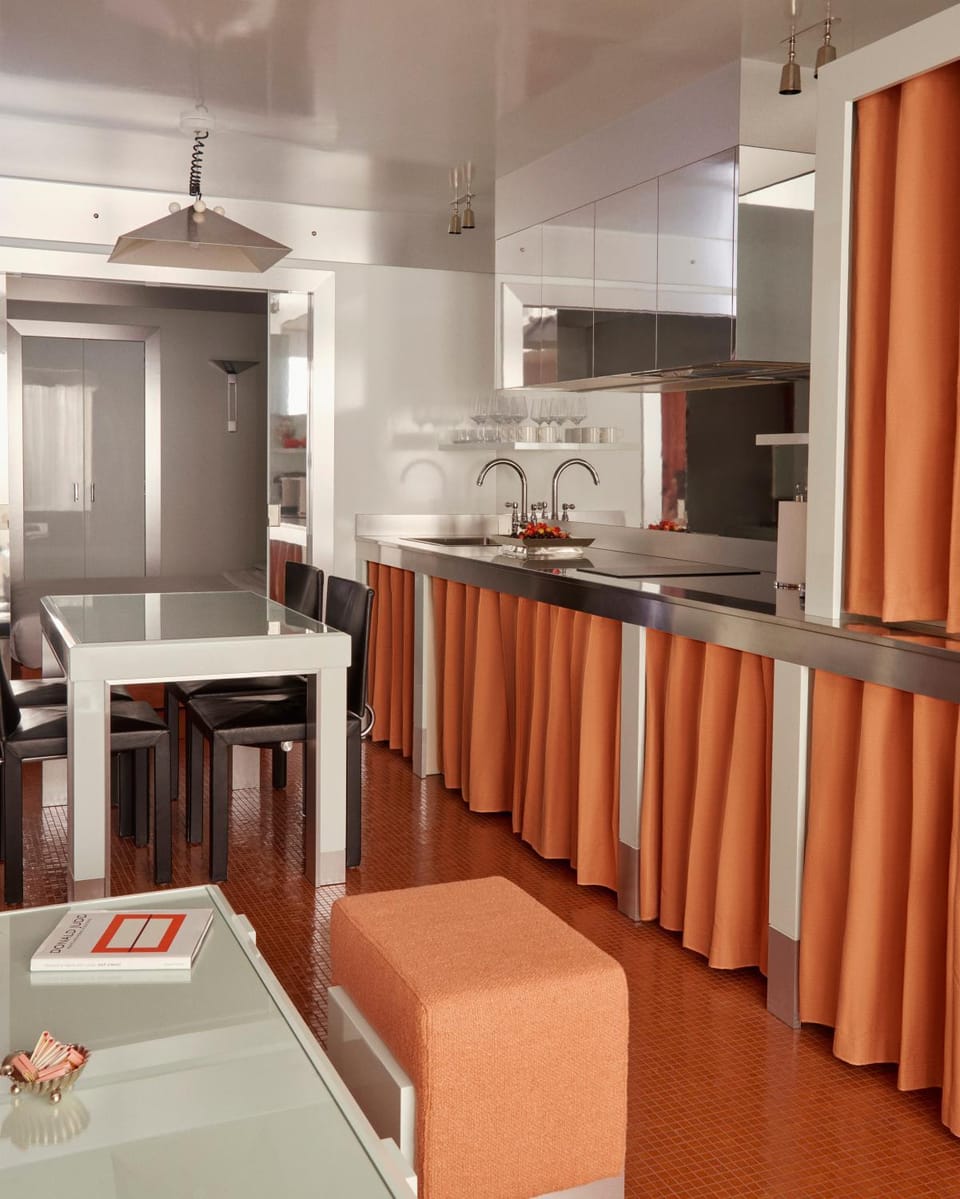 Kitchen or kitchenette, Dining area, stove