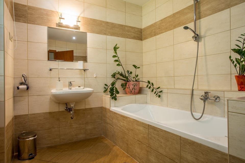Shower, Hot Tub, Bathroom