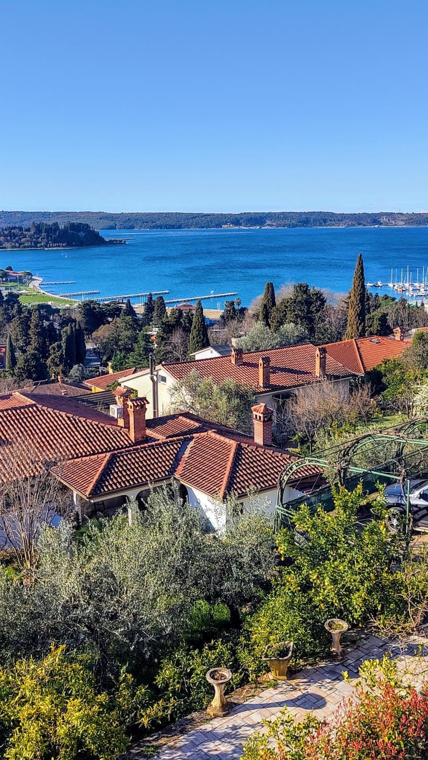 City view, Sea view