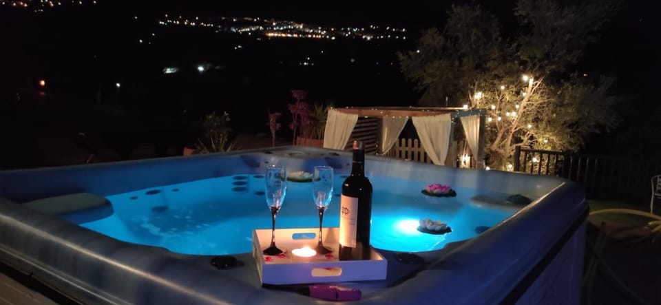 Hot Tub, Swimming pool