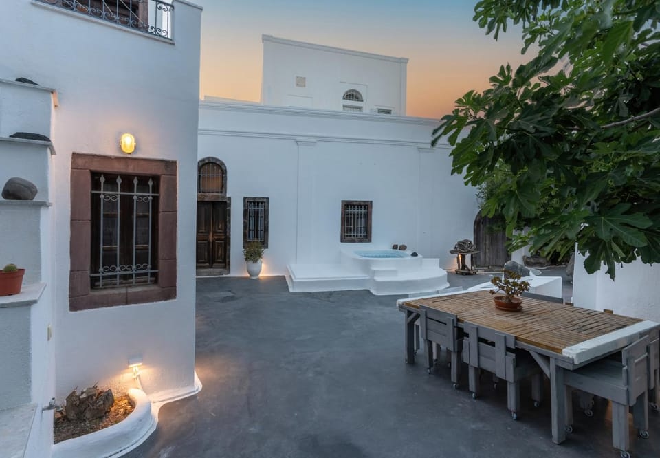 On An Island suites & apartments - Fira Apartment in Thera