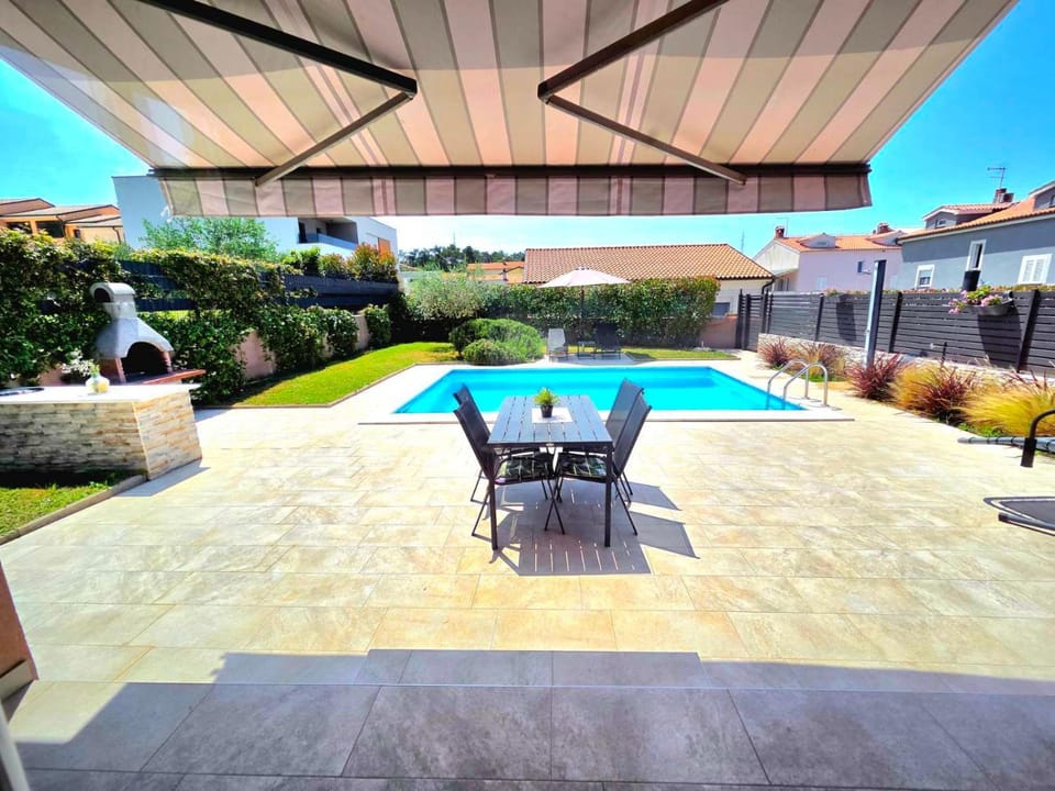 Day, View (from property/room), Balcony/Terrace, Pool view, Swimming pool