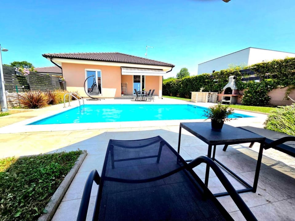 Property building, Patio, Day, Pool view, Swimming pool, sunbed