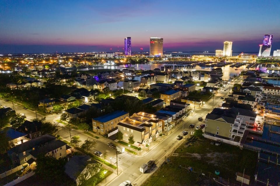 Property building, Bird's eye view, View (from property/room), View (from property/room), City view, City view, Landmark view, Landmark view, River view, River view, Sea view, Sea view, Street view, Street view, Quiet street view