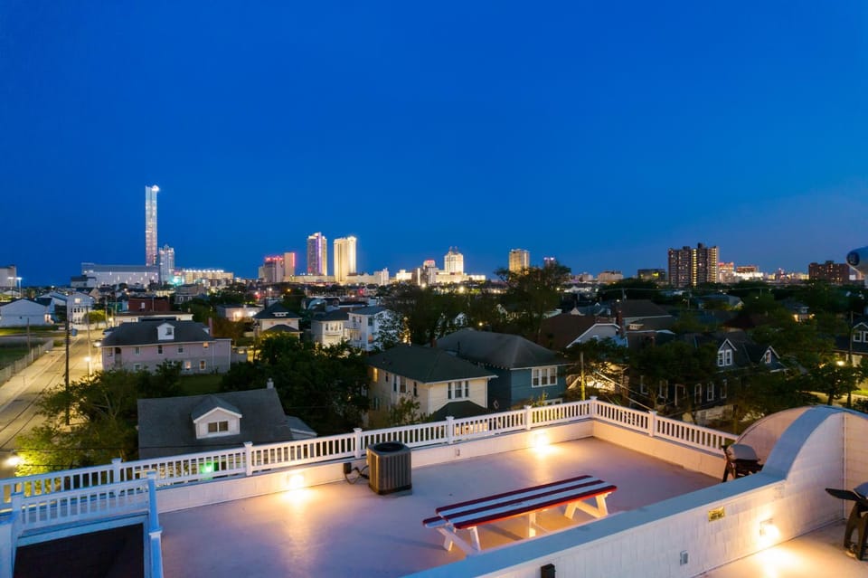Property building, Bird's eye view, View (from property/room), View (from property/room), City view, City view, Landmark view, Landmark view, River view, River view, Sea view, Sea view, Quiet street view