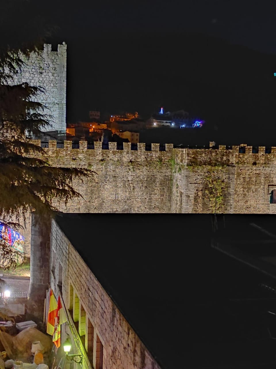 Hostal El Castillo Bed and Breakfast in Arenas de San Pedro