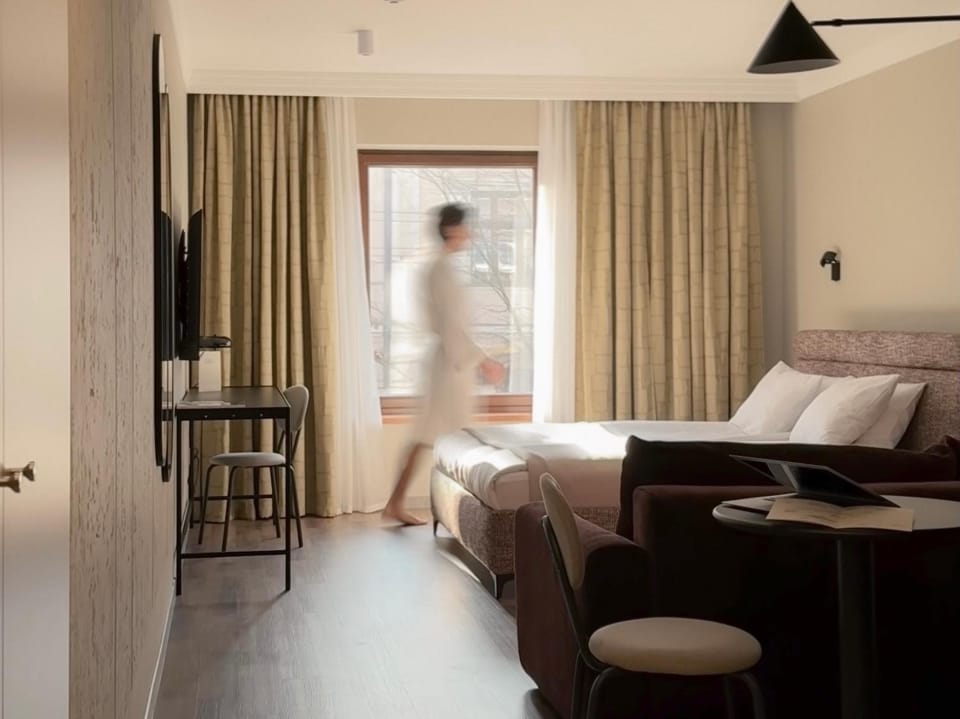 Bed, People, TV and multimedia, Photo of the whole room, Bedroom