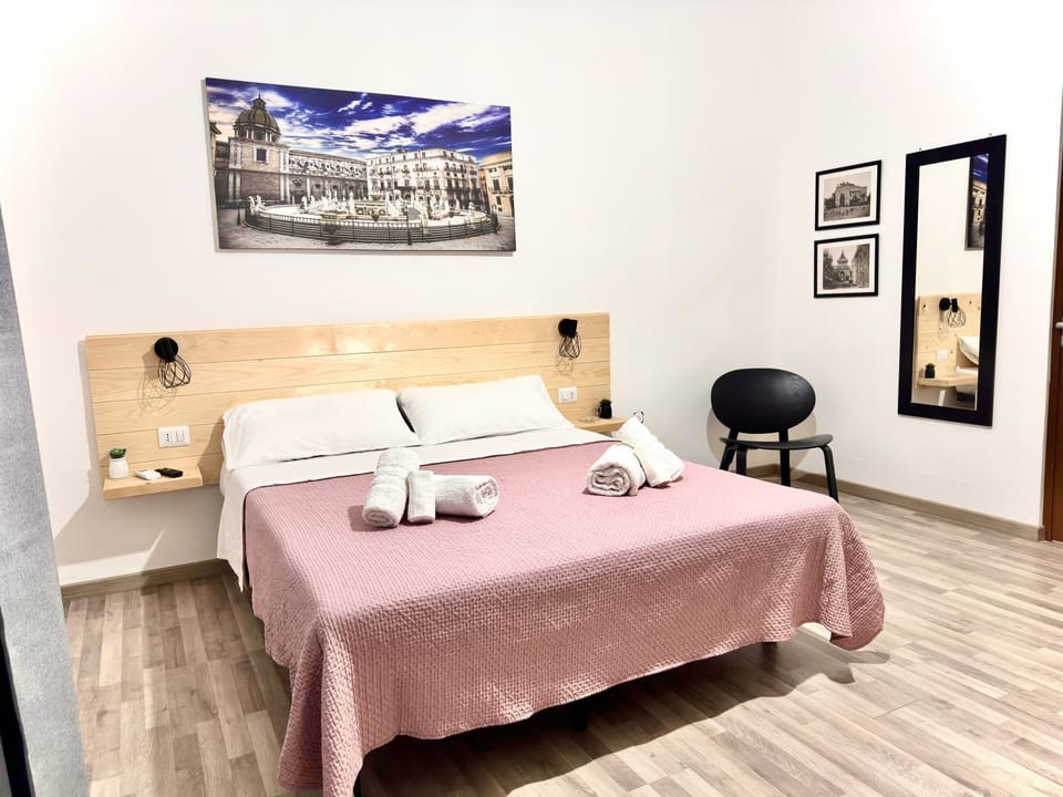Bed, Photo of the whole room, Bedroom, towels