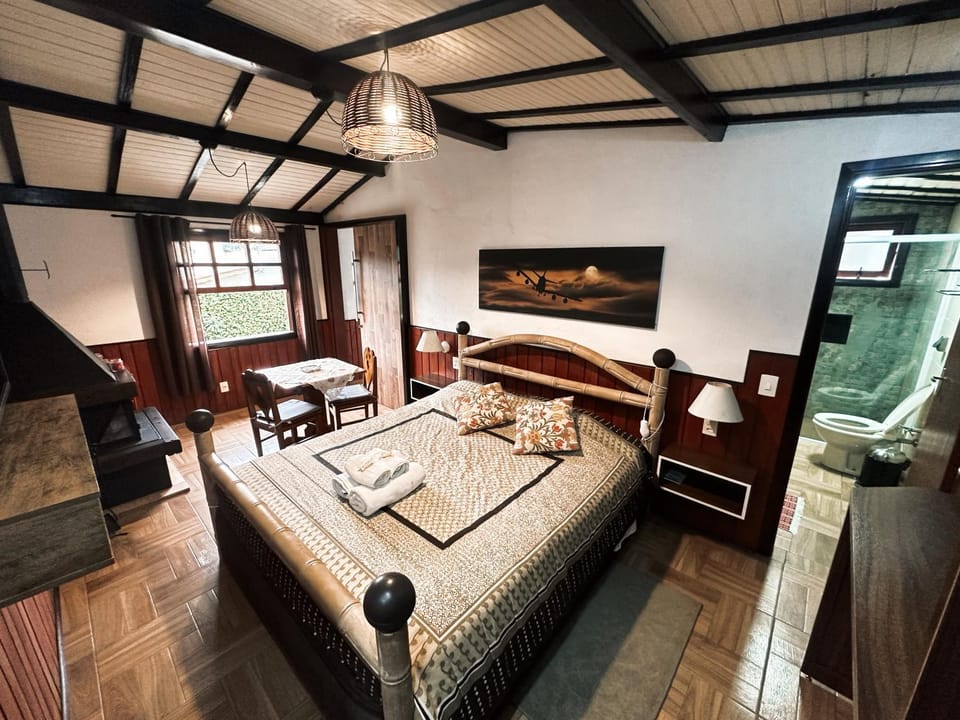 Bed, Bathroom, TV and multimedia, View (from property/room), Photo of the whole room, Bedroom, flat iron, internet