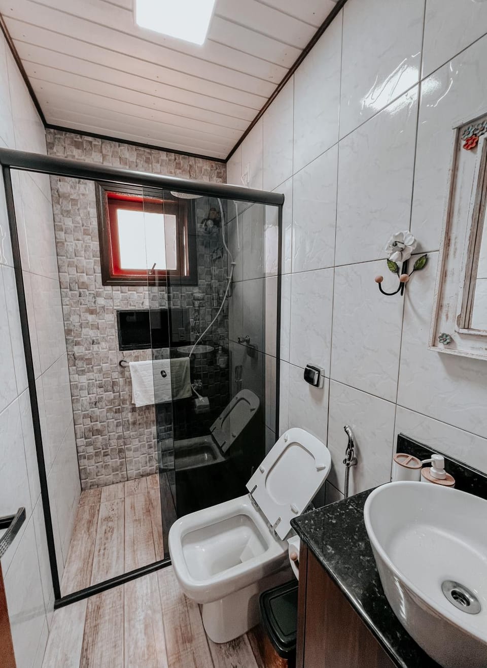 Shower, Toilet, Bathroom, heating