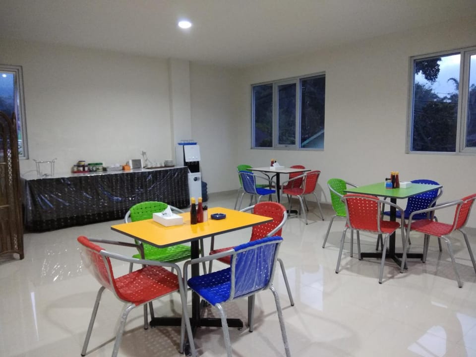 Restaurant/places to eat, Dining area