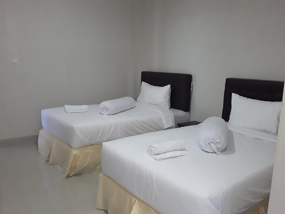Bed, towels
