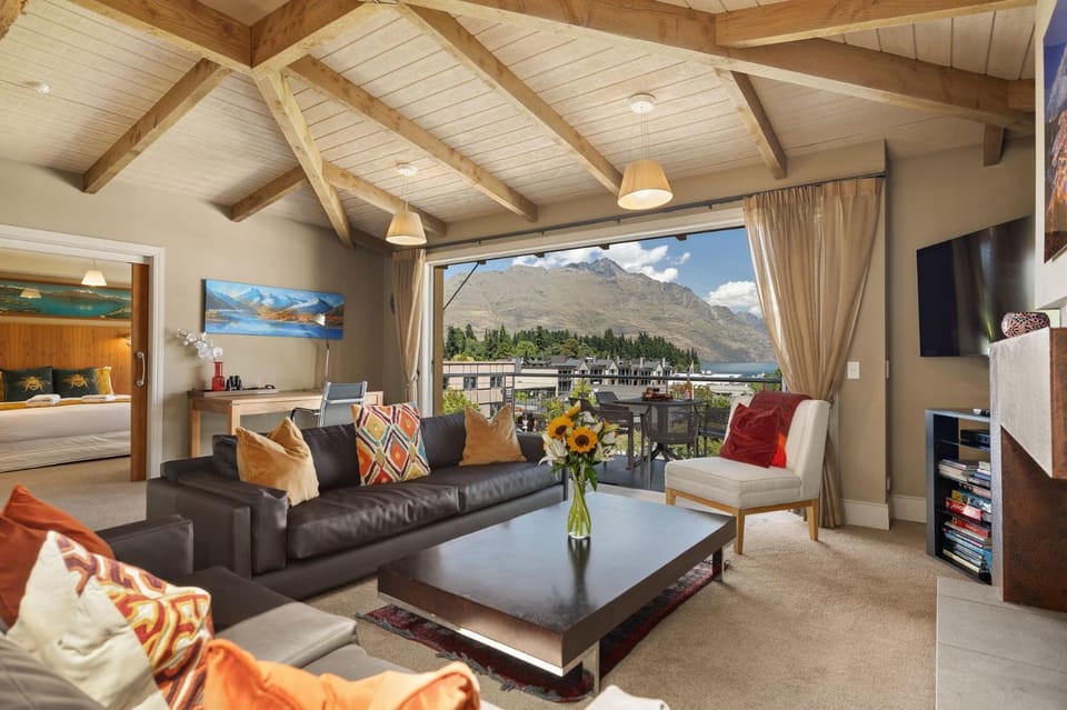 Chambers City Centre Penthouse Apartment in Queenstown