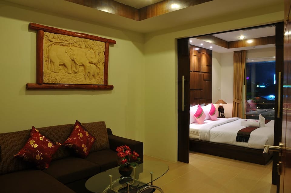 Bed, Seating area