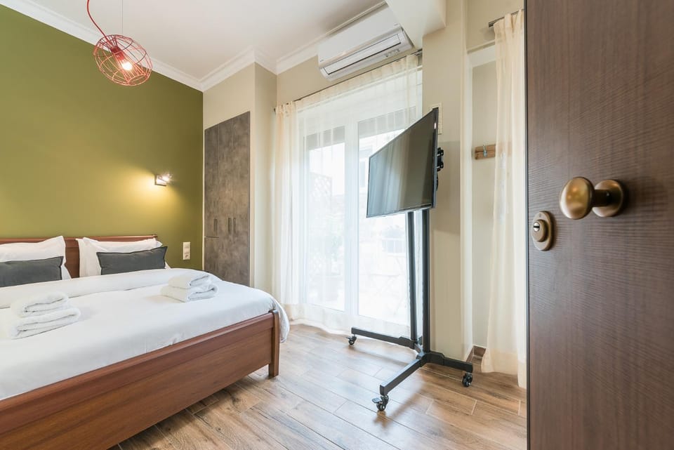 Bed, TV and multimedia, Bedroom, air conditioner