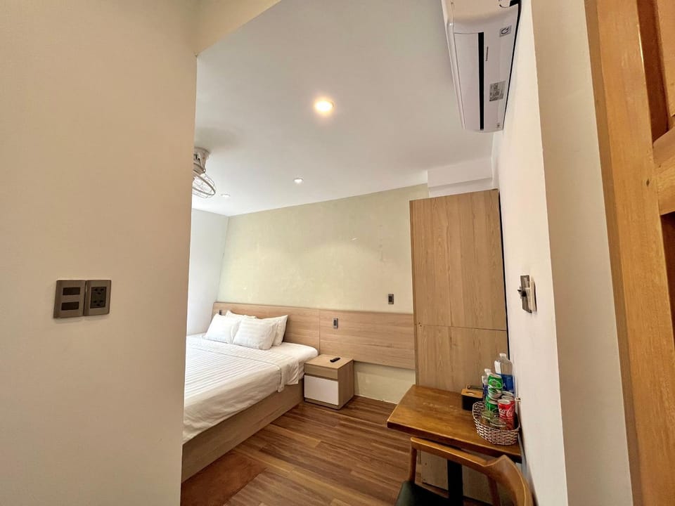 Bed, Photo of the whole room, wardrobe