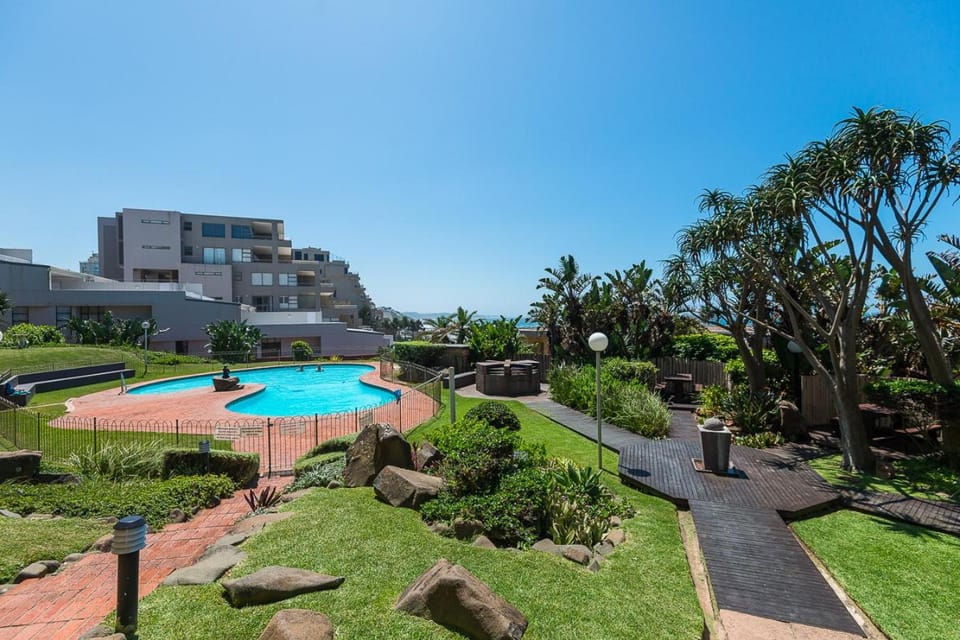 Property building, Garden, Swimming pool