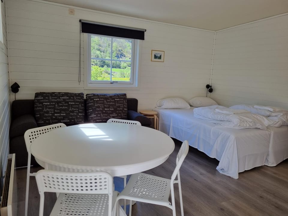 Bed, Dining area