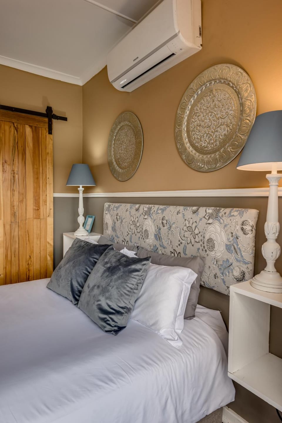 Bed, Bedroom, air conditioner