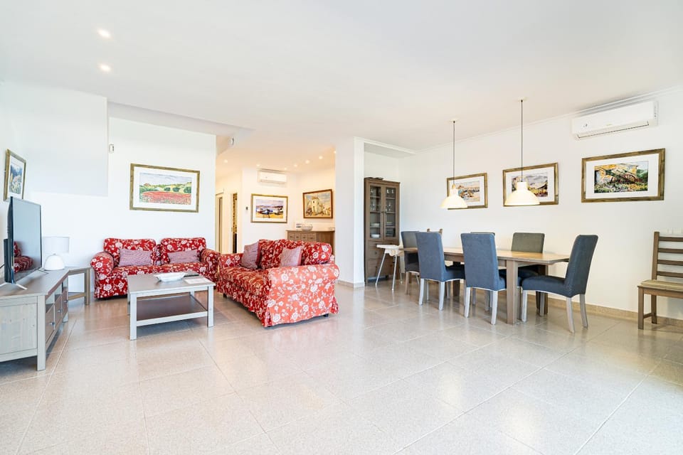 Living room, Seating area, air conditioner