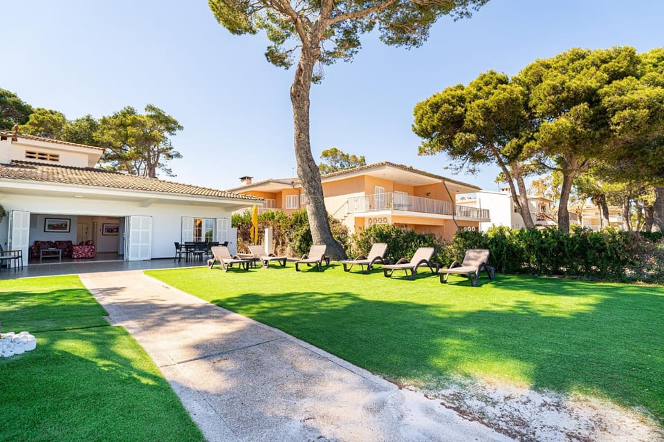 Property building, Natural landscape, sunbed