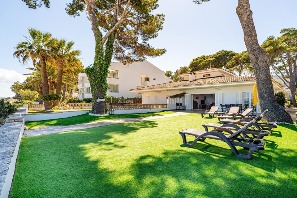 Garden view, sunbed