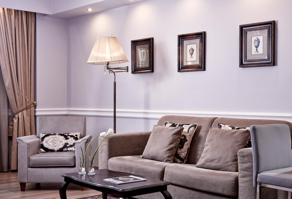 Living room, Seating area