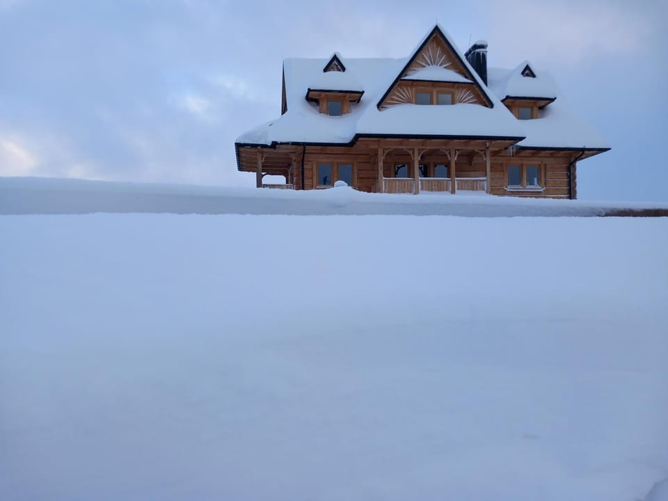 Property building, Natural landscape, Winter