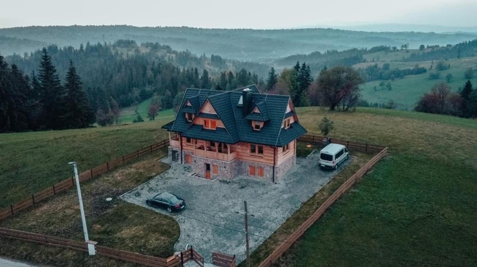Property building, Day, Neighbourhood, Natural landscape, Bird's eye view, Landmark view, Mountain view, Parking