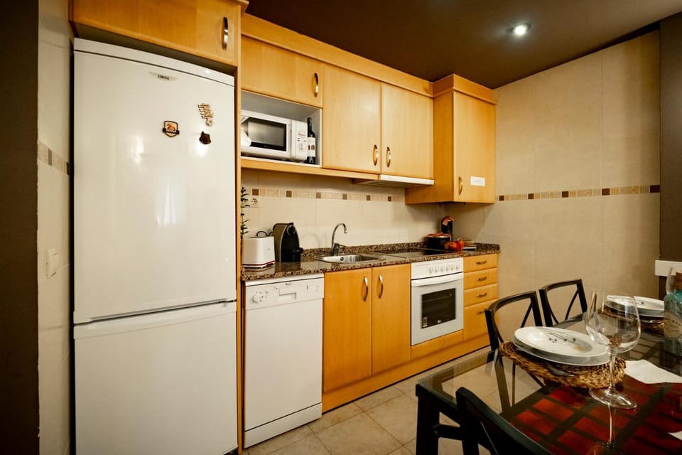 Dining area, kitchen