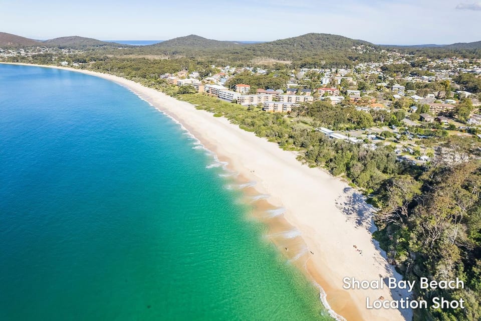 Bay Parklands 69 large unit with views pool tennis court and spa Apartment in Nelson Bay