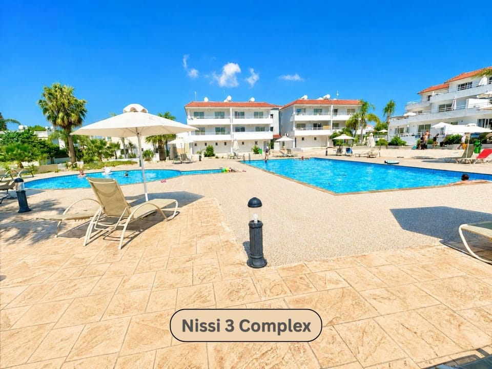 Property building, Pool view, Swimming pool, sunbed