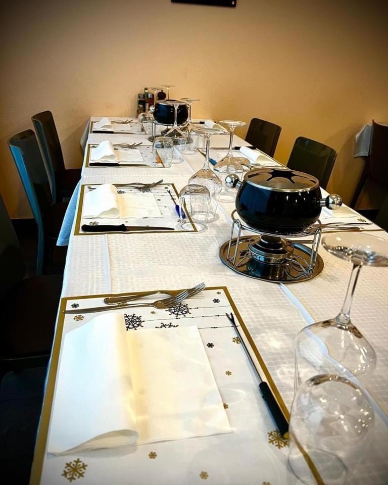 Restaurant/places to eat, Banquet/Function facilities