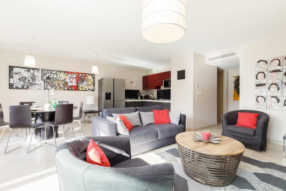 3 bedrooms: 200m from Croisette Apartment in Cannes