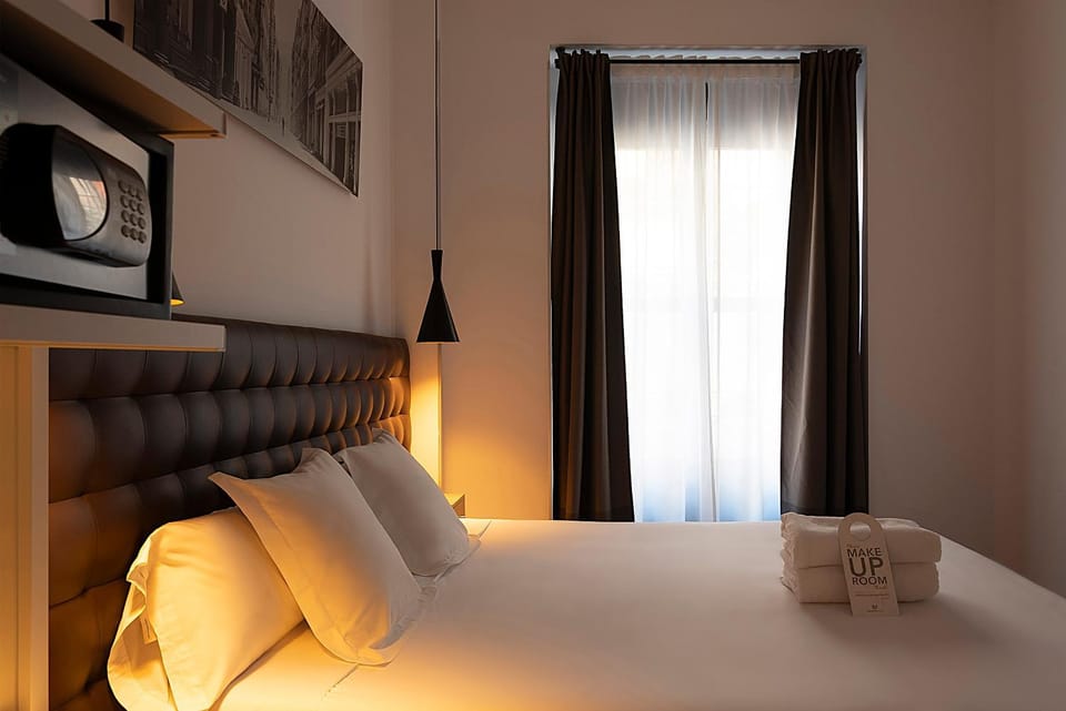 Bed, Balcony/Terrace, Bedroom, safe, towels