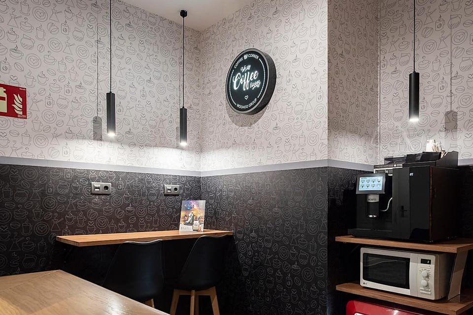 Coffee/tea facilities, Seating area, microwave